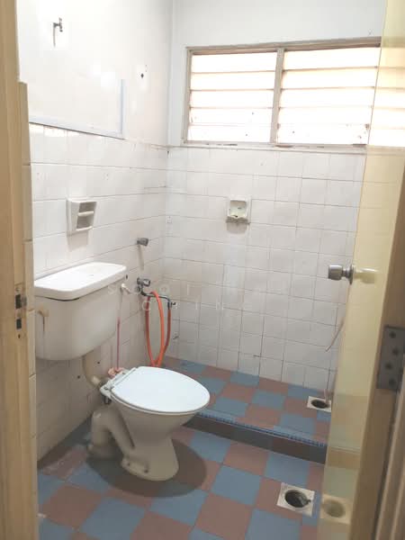 1.5-storey Terraced House for Sale in Bandar Kinrara (Selangor) - Sooi Har Ching - Bathroom - PropertyGuru.com.my