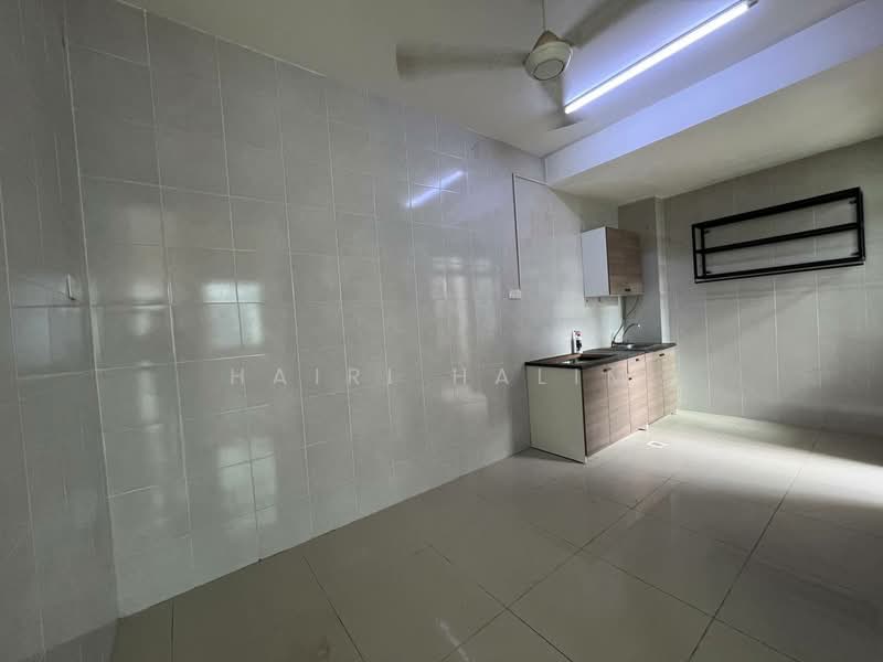 Semi-Detached House for Sale in Bandar Saujana Putra (Tanjong Duabelas) - Hairi Halim - PropertyGuru.com.my