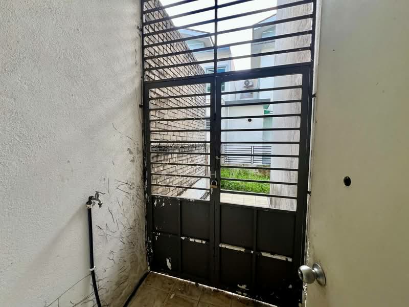 Semi-Detached House for Sale in Bandar Saujana Putra (Tanjong Duabelas) - Hairi Halim - PropertyGuru.com.my