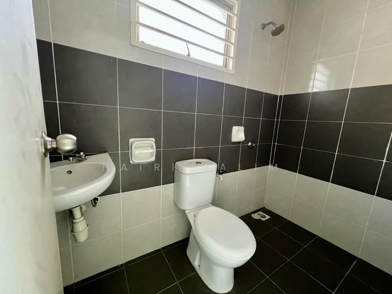 Semi-Detached House for Sale in Bandar Saujana Putra (Tanjong Duabelas) - Hairi Halim - PropertyGuru.com.my