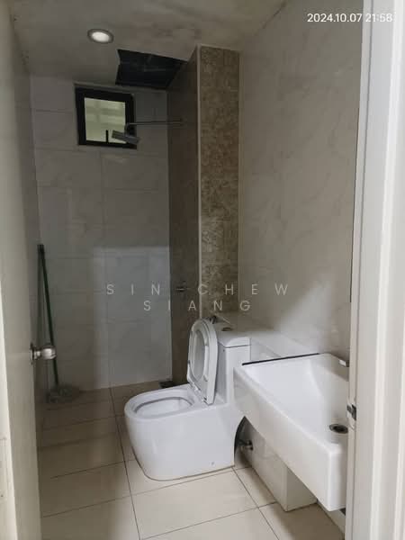 Servis Apartment untuk Dijual di D'Summit Residences - Sin Chew Siang - Bathroom - PropertyGuru.com.my