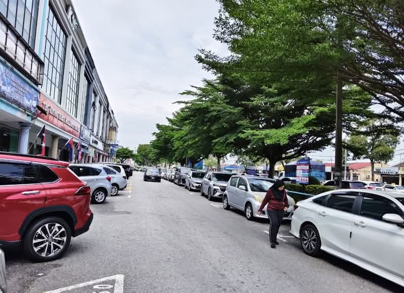 Kedai / Pejabat untuk Dijual di Taman Maju (Batu Pahat) - Karen Heng - PropertyGuru.com.my
