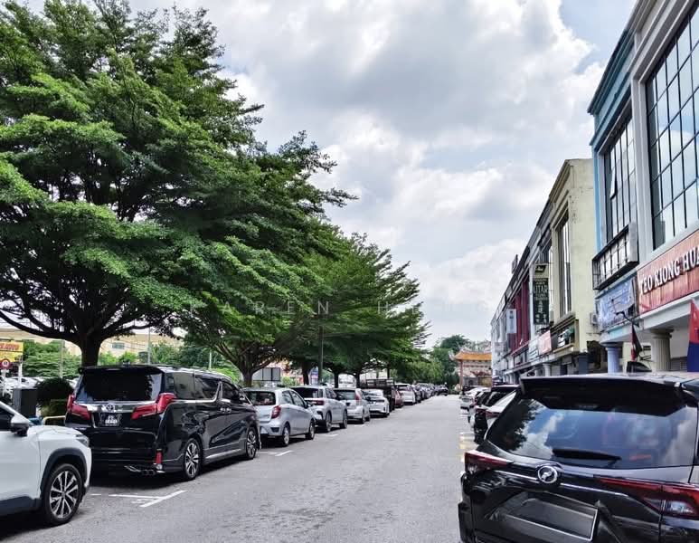 Kedai / Pejabat untuk Dijual di Taman Maju (Batu Pahat) - Karen Heng - PropertyGuru.com.my