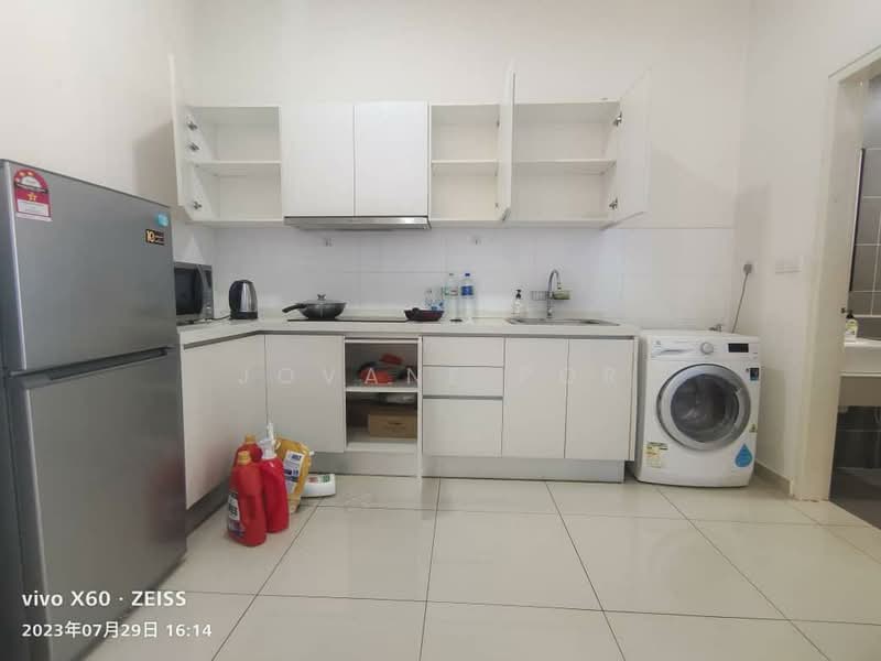 Servis Apartment untuk Disewa di Cube @ One South - Jovane Por - Kitchen - PropertyGuru.com.my