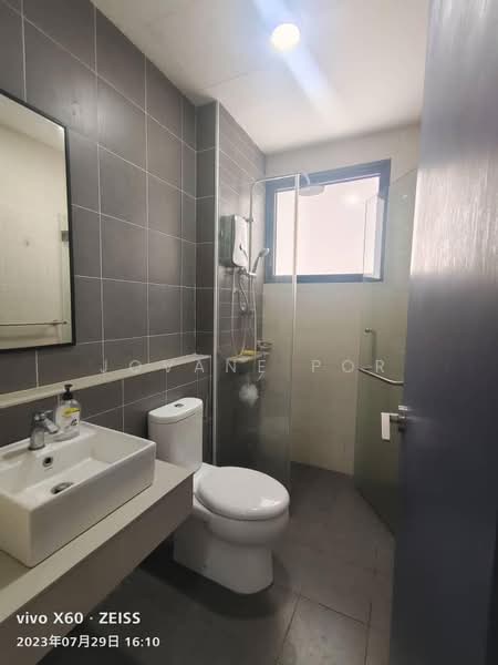 Servis Apartment untuk Disewa di Cube @ One South - Jovane Por - Bathroom - PropertyGuru.com.my