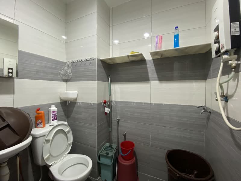 Pangsapuri untuk Disewa di Pangsapuri Bayan Permai - Panya Rith - Bathroom - PropertyGuru.com.my
