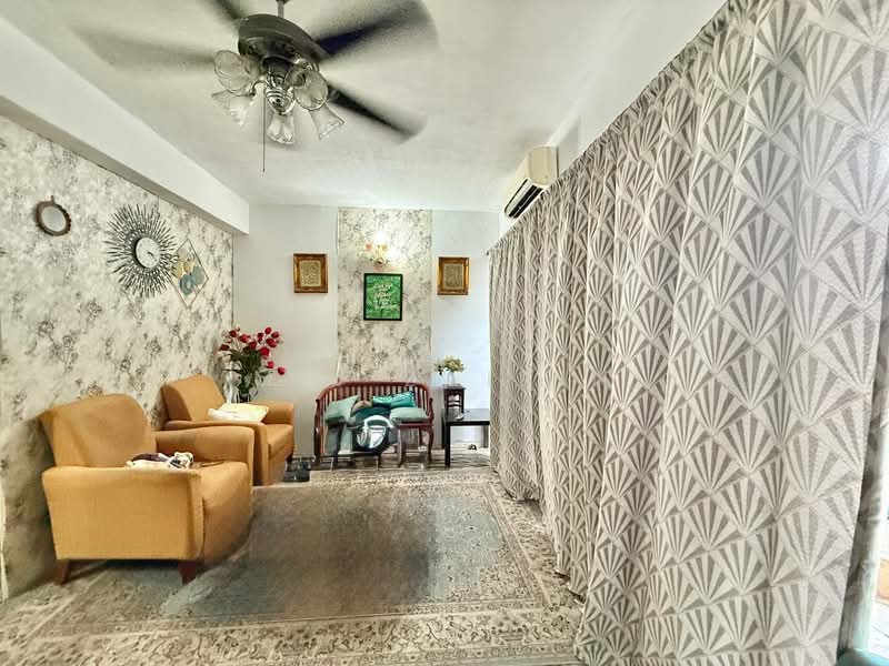 2-storey Terraced House for Sale in Batu Caves (Selangor) - M.J Zairin - Living Room - PropertyGuru.com.my