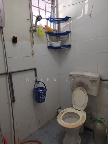 Pangsapuri untuk Dijual di Taman Setia Balakong - Wayne Lai - Bathroom - PropertyGuru.com.my