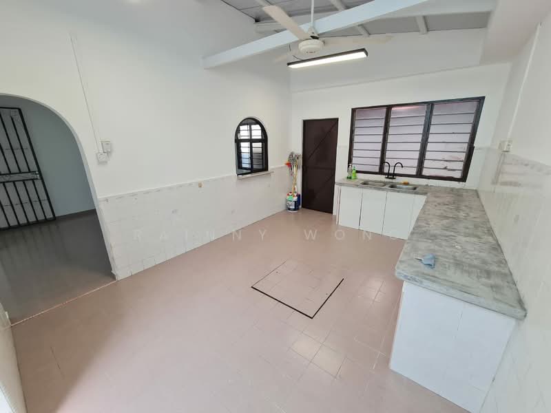 Rumah Berkembar untuk Dijual di Taman Goh Guan Ho (Ayer Itam) - Rainny Wong - Kitchen - PropertyGuru.com.my