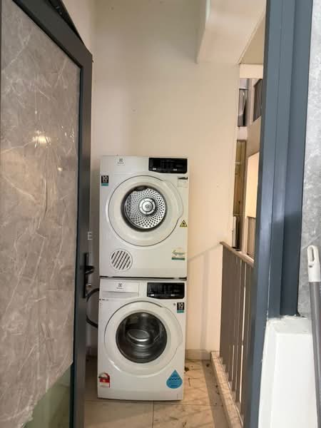 Servis Apartment untuk Disewa di Crescent Bay Suites (Teluk Bayu) - ERIC YAP - PropertyGuru.com.my