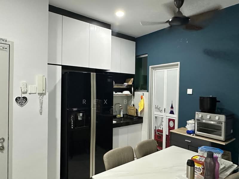 Servis Apartment untuk Dijual di The Zizz @ Damansara North - Rex Beh - Kitchen - PropertyGuru.com.my
