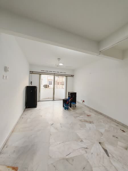 Pangsapuri untuk Dijual di Subang Perdana Goodyear Court 3 - Ray Lee - Living Room - PropertyGuru.com.my