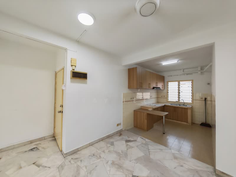 Pangsapuri untuk Dijual di Subang Perdana Goodyear Court 3 - Ray Lee - Kitchen - PropertyGuru.com.my