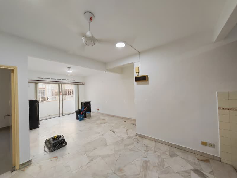 Pangsapuri untuk Dijual di Subang Perdana Goodyear Court 3 - Ray Lee - Living Room - PropertyGuru.com.my