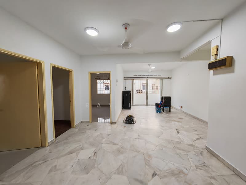 Pangsapuri untuk Dijual di Subang Perdana Goodyear Court 3 - Ray Lee - Living Room - PropertyGuru.com.my