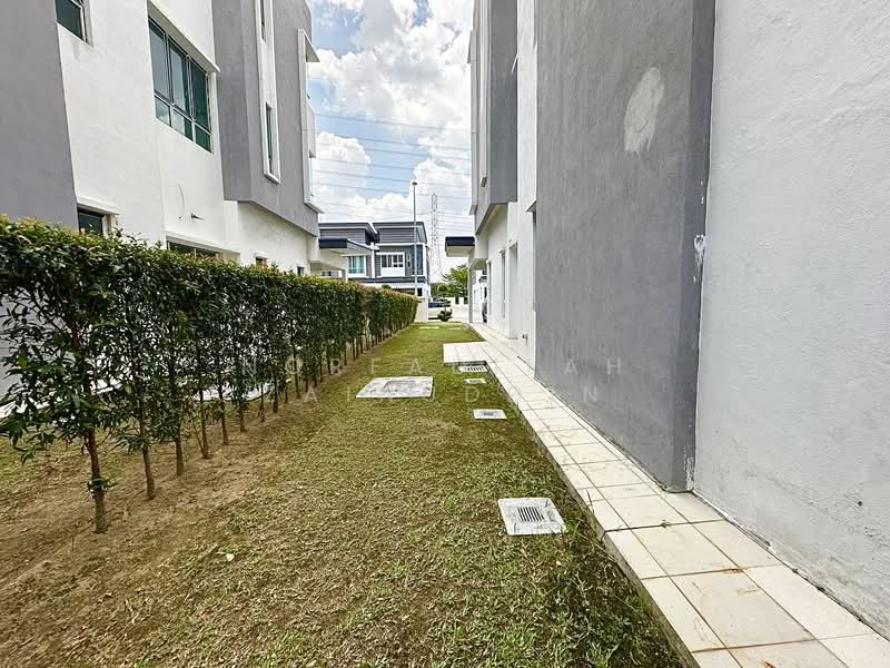 Rumah Berkembar untuk Dijual di Bandar Bukit Raja (Klang) - NORFADILAH ZAINUDDIN - Exterior - PropertyGuru.com.my
