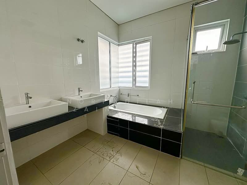 Rumah Berkembar untuk Dijual di Bandar Bukit Raja (Klang) - NORFADILAH ZAINUDDIN - Bathroom - PropertyGuru.com.my