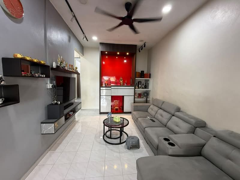 Rumah Teres 1 Tingkat untuk Dijual di Taman Flora (Batu Pahat) - NGO - Living Room - PropertyGuru.com.my