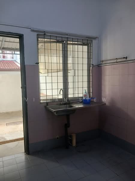 2-storey Terraced House for Rent in Taman Sea (Petaling Jaya) - Vivian Siew - Kitchen - PropertyGuru.com.my