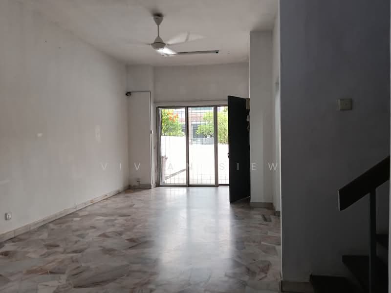 2-storey Terraced House for Rent in Taman Sea (Petaling Jaya) - Vivian Siew - Living Room - PropertyGuru.com.my