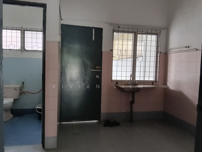 2-storey Terraced House for Rent in Taman Sea (Petaling Jaya) - Vivian Siew - Bathroom - PropertyGuru.com.my