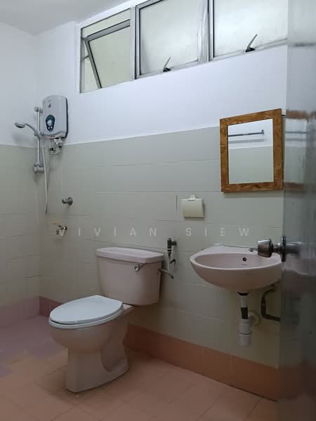 2-storey Terraced House for Rent in Taman Sea (Petaling Jaya) - Vivian Siew - Bathroom - PropertyGuru.com.my