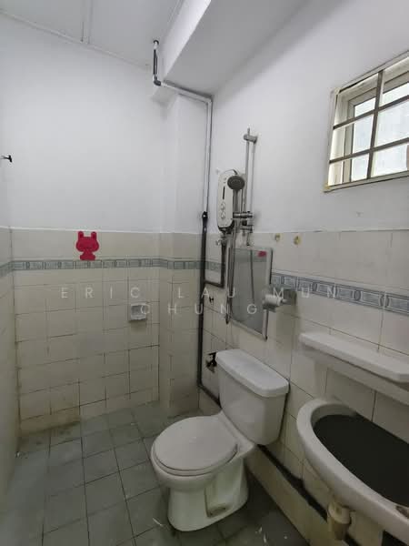 2-storey Terraced House for Sale in Taman Wawasan (Puchong) - Eric Lau Mun Chung - Bathroom - PropertyGuru.com.my