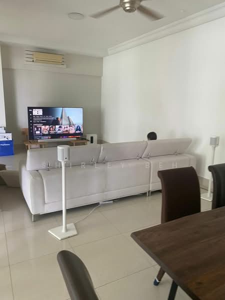 Kondominium untuk Dijual di The Cove Condominium - Shirley Beh - Living Room - PropertyGuru.com.my