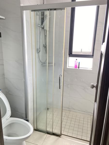 Apartment for Rent at Regalia Park @ Forest City - Alex Cheah - Toilet & bathroom - PropertyGuru.com.my