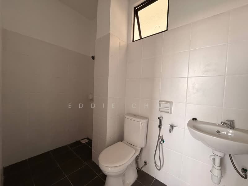 Apartment for Sale at Residensi Larkin Indah - Eddie Chan - Bathroom - PropertyGuru.com.my