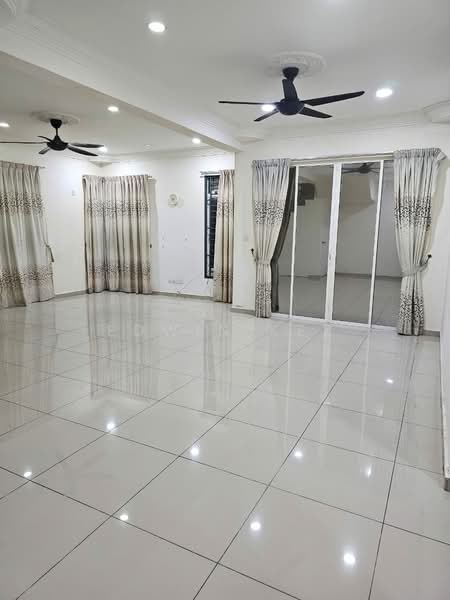 Rumah Berkembar untuk Dijual di Sikamat (Negeri Sembilan) - EDWIN KEE - Living Room - PropertyGuru.com.my