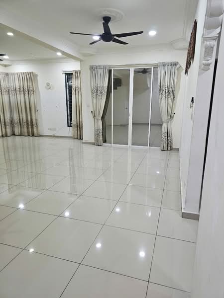 Rumah Berkembar untuk Dijual di Sikamat (Negeri Sembilan) - EDWIN KEE - Living Room - PropertyGuru.com.my