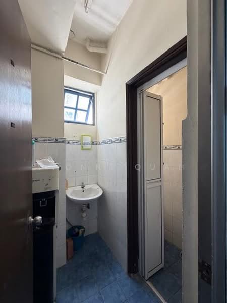 Pejabat untuk Dijual di Kelana Jaya (Petaling Jaya) - Yvonne Quah - Bathroom - PropertyGuru.com.my