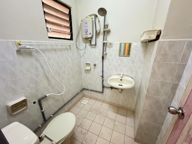 Condominium for Sale at Bayu Tasik 1 - Norafian SMH - Bathroom - PropertyGuru.com.my