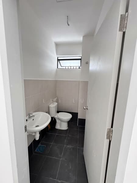Shop / Office for Rent in Skudai (Johor) - Lui Lui - Bathroom - PropertyGuru.com.my