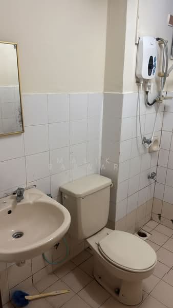 Condominium for Rent at Cyberia Smart Homes - Malik Sarwar - Bathroom - PropertyGuru.com.my