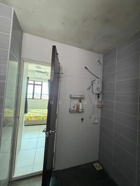 Service Residence for Sale at Sky Oasis Residence (Pangsapuri Oasis 1) - Jane Ngoi - Bedroom - PropertyGuru.com.my