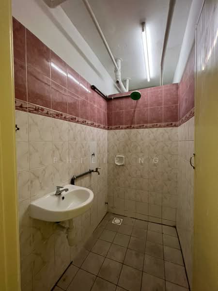 Apartment for Rent at Pangsapuri Sri Baiduri - Philip Ng - Bathroom - PropertyGuru.com.my