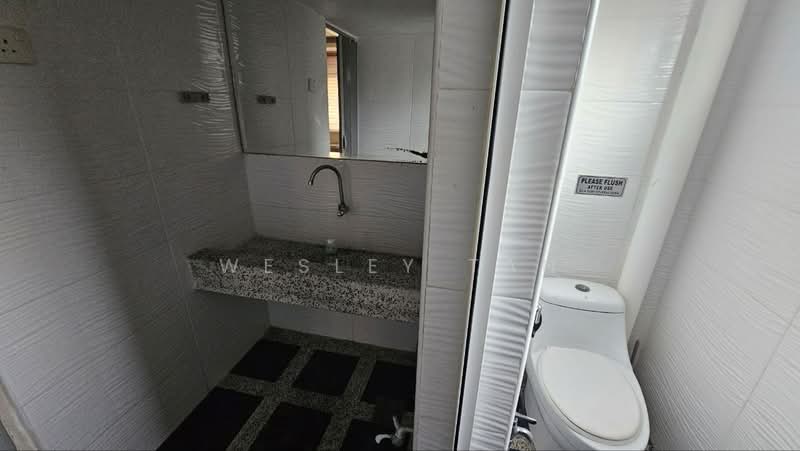 Shop for Rent in Semabok (Melaka) - Wesley Tan - Bathroom - PropertyGuru.com.my