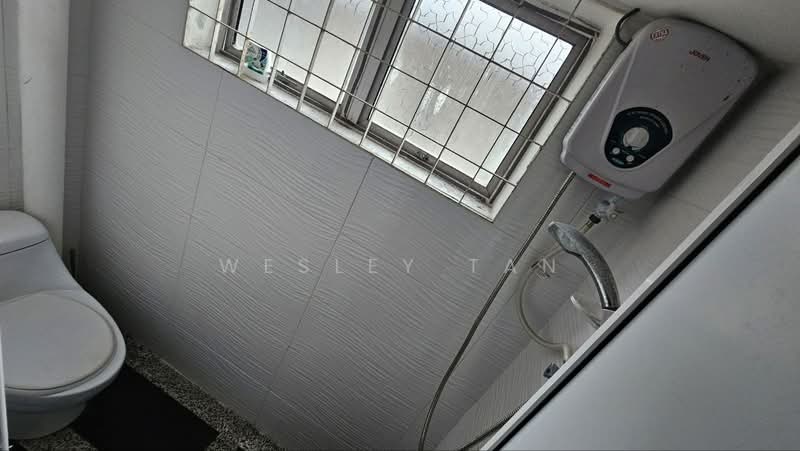 Shop for Rent in Semabok (Melaka) - Wesley Tan - Bathroom - PropertyGuru.com.my