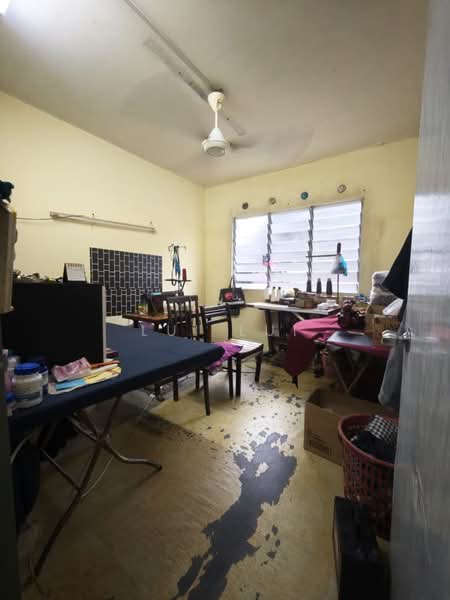 Flat for Sale at Taman Tampoi Utama Flat - Lui Lui - Study - PropertyGuru.com.my