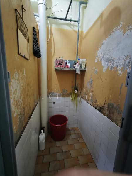 Flat for Sale at Taman Tampoi Utama Flat - Lui Lui - Bathroom - PropertyGuru.com.my