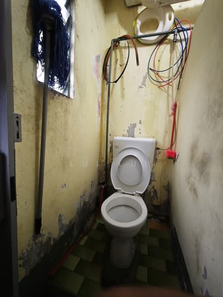 Flat for Sale at Taman Tampoi Utama Flat - Lui Lui - Bathroom - PropertyGuru.com.my