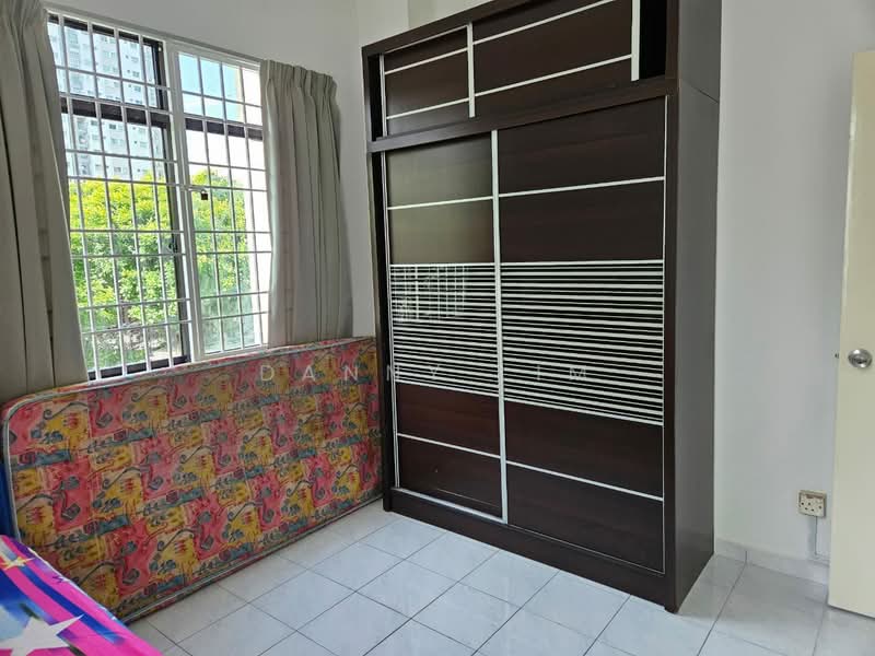 Pangsapuri untuk Disewa di Taman Jelutong - Danny Lim - Bedroom - PropertyGuru.com.my
