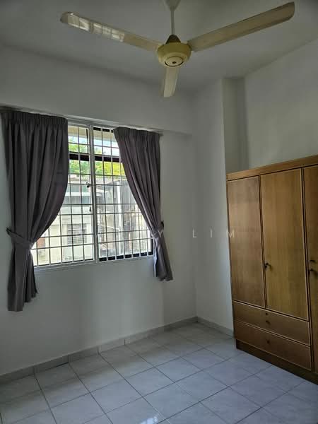 Pangsapuri untuk Disewa di Taman Jelutong - Danny Lim - Bedroom - PropertyGuru.com.my