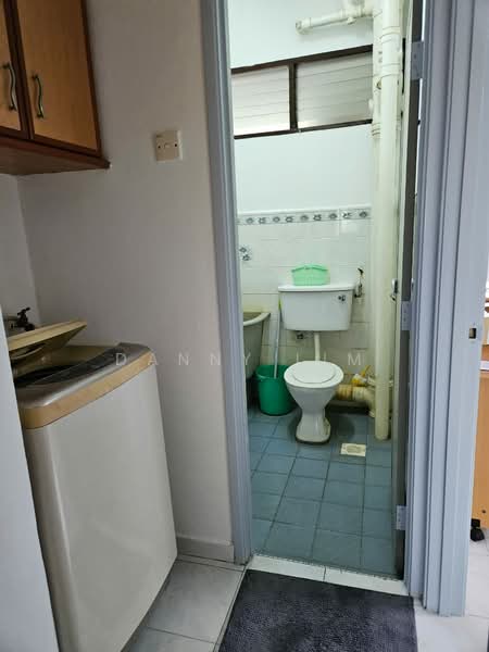 Pangsapuri untuk Disewa di Taman Jelutong - Danny Lim - Bathroom - PropertyGuru.com.my