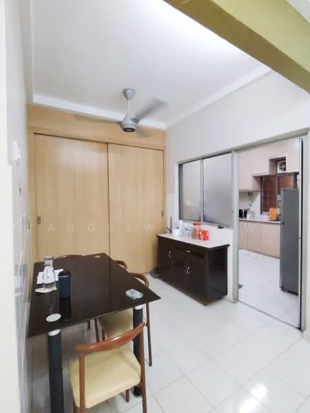Kondominium untuk Disewa di Putra Place Condominium - Andrew Chow - Dining Room - PropertyGuru.com.my