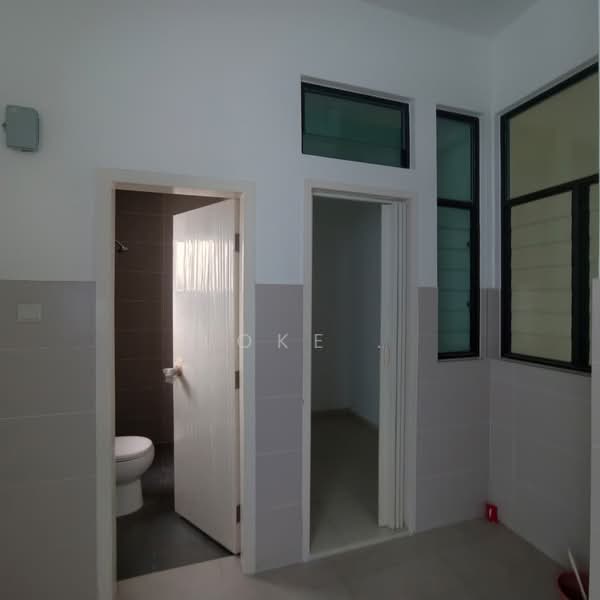 Rumah Teres 3 Tingkat untuk Dijual di Setia Utama (Setia Alam) - Loke . - Bathroom - PropertyGuru.com.my