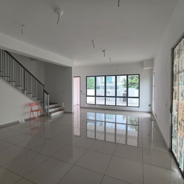 Rumah Teres 3 Tingkat untuk Dijual di Setia Utama (Setia Alam) - Loke . - Living Room - PropertyGuru.com.my