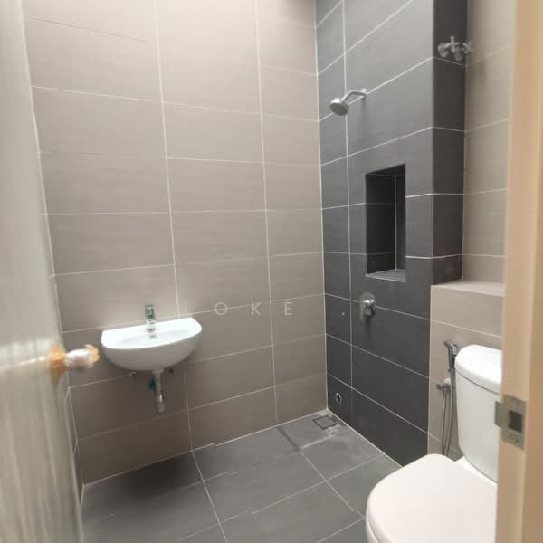 Rumah Teres 3 Tingkat untuk Dijual di Setia Utama (Setia Alam) - Loke . - Bathroom - PropertyGuru.com.my
